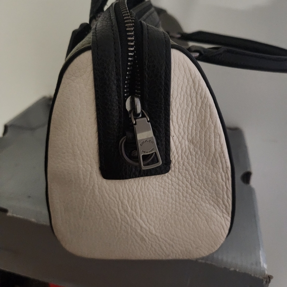 Coach - Picture 3 of 6